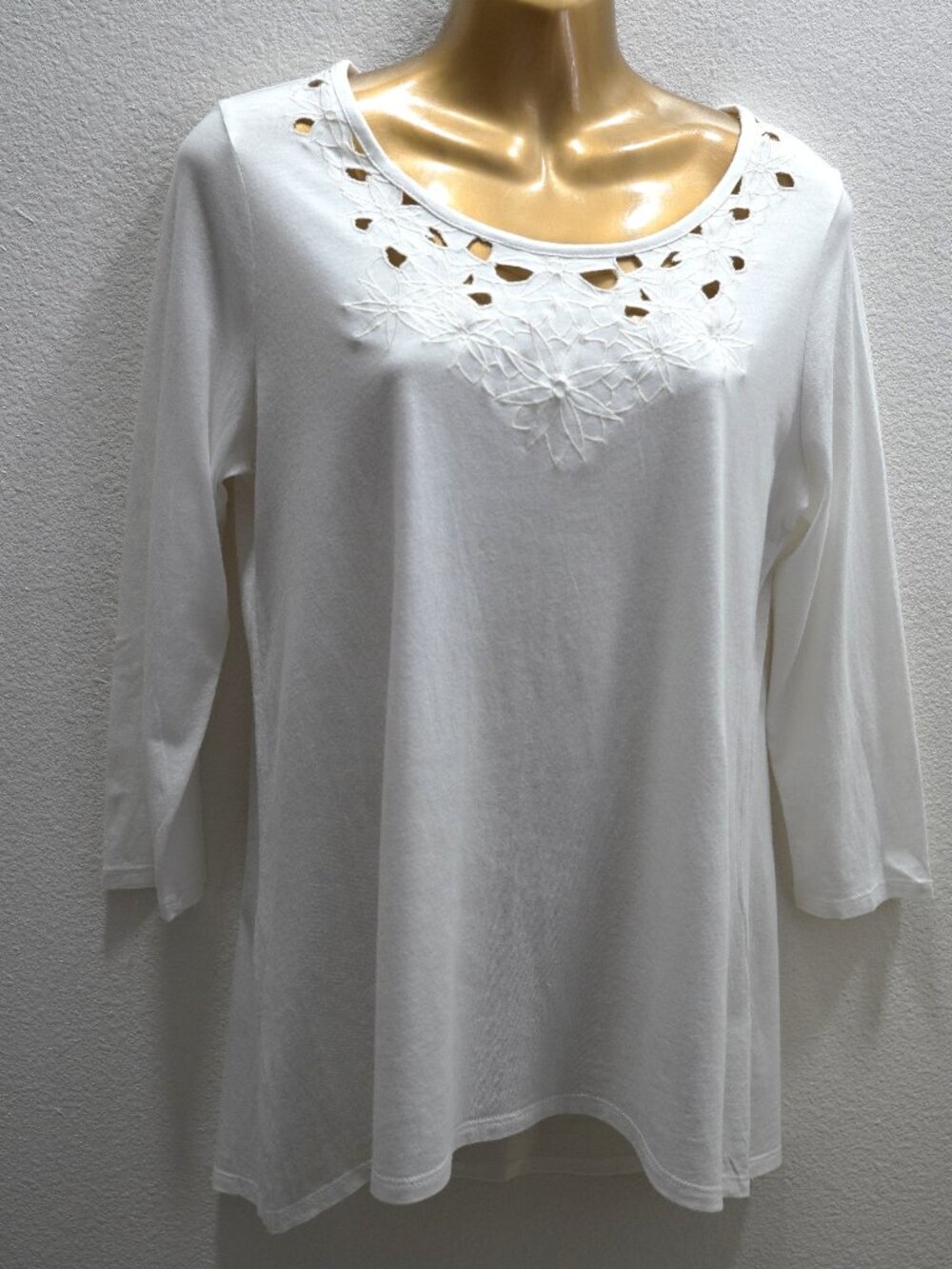 J.Jill White Embroidered Cut Out Accent Top size MP